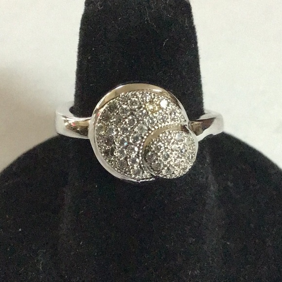 Boutique Jewelry - Modern Silver Tone Textured Ring with Minimalist Design - Size 9